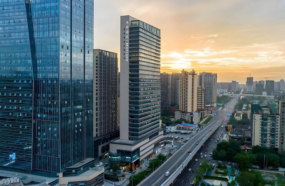 霆彪中环广场外观图